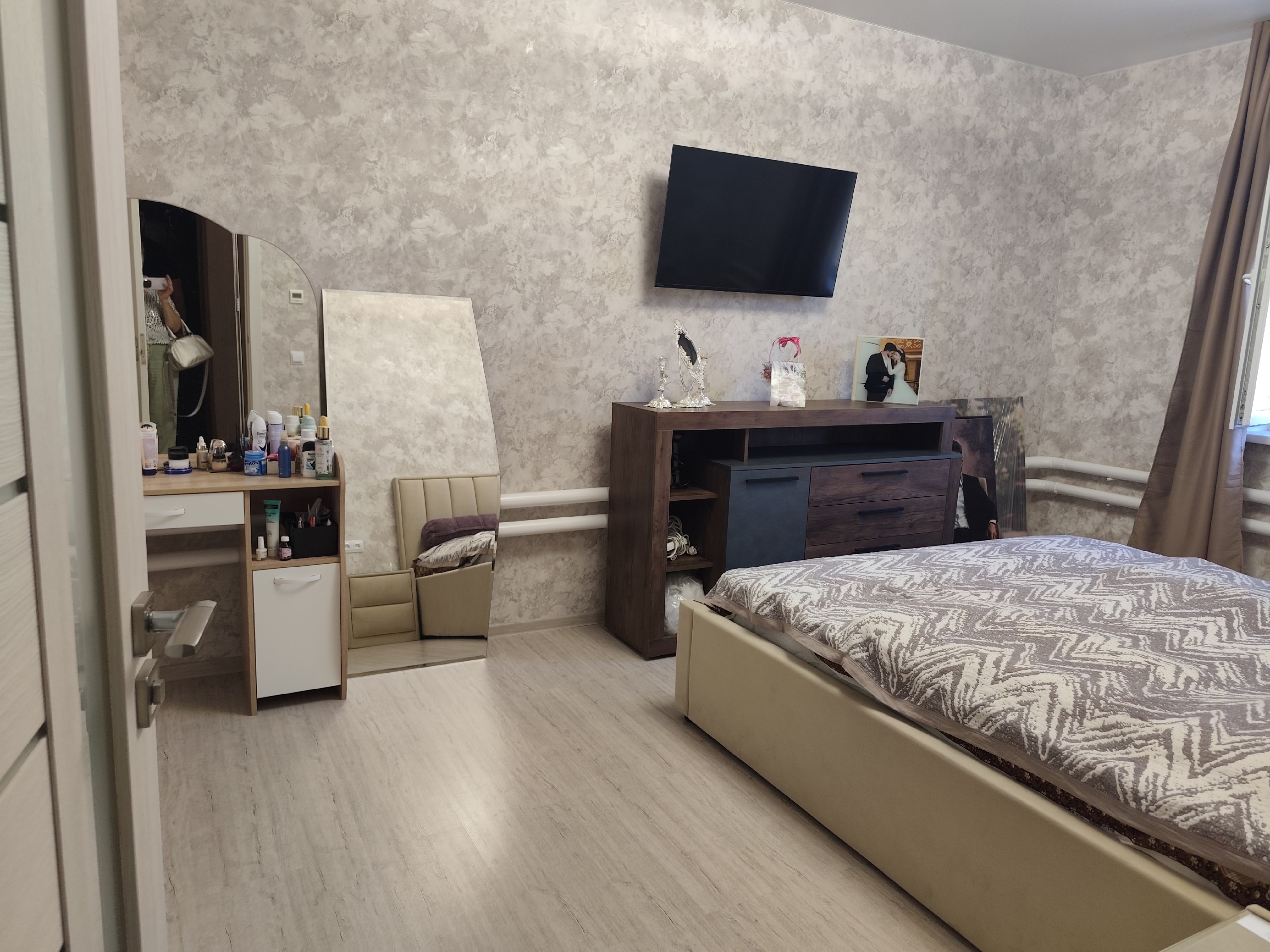 Продам уютный дом с хорошим современным ремонтом 90 КВ м . Район ленинский соторгового и ресторана Колхети. Участок11 соток неприват 10000000 тел. +79595847566.+79591901505